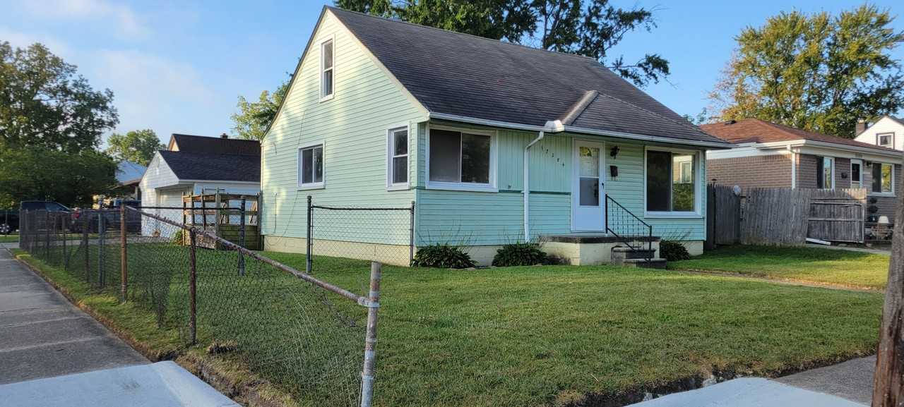 17284 Ivanhoe St - Photo 2 of 24