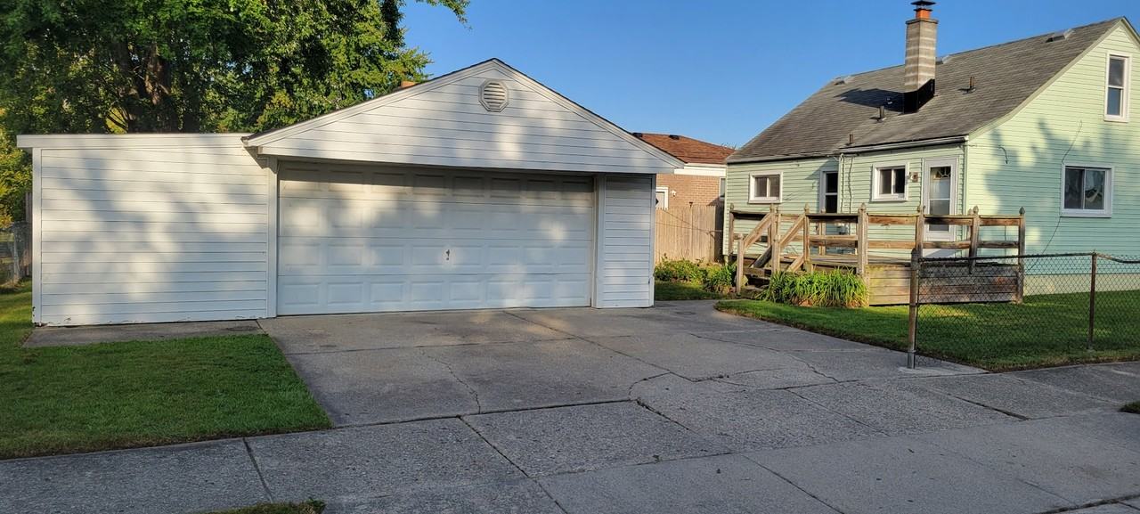 17284 Ivanhoe St - Photo 5 of 24