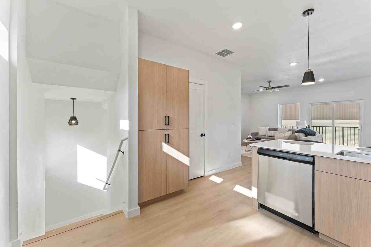 1467 W Hendon St #101 - Photo 4 of 25