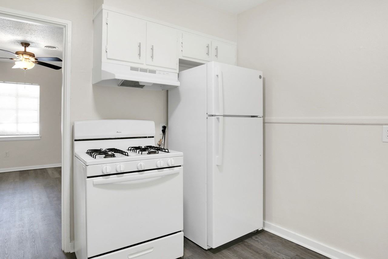 1601 Neshota DrUnit 42 #42 - Photo 4 of 17