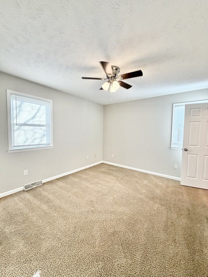 404 Charles Clayborne Ct #B - Photo 4 of 30