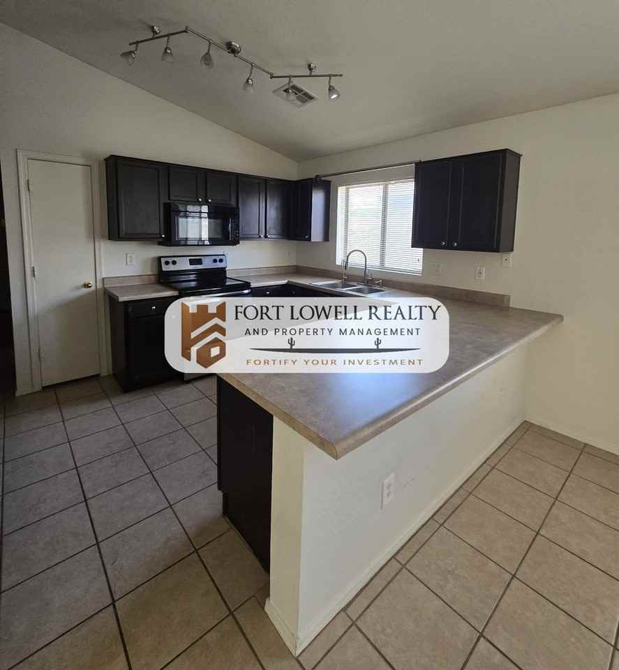 23952 W Desert Bloom St - Photo 4 of 14