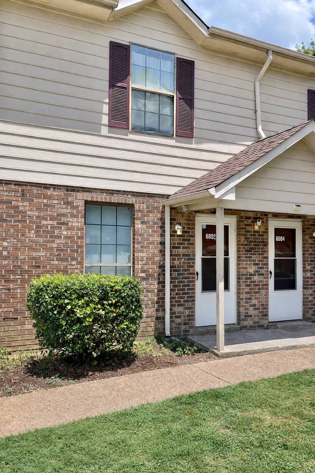 336 E Webster St - Photo 2 of 14