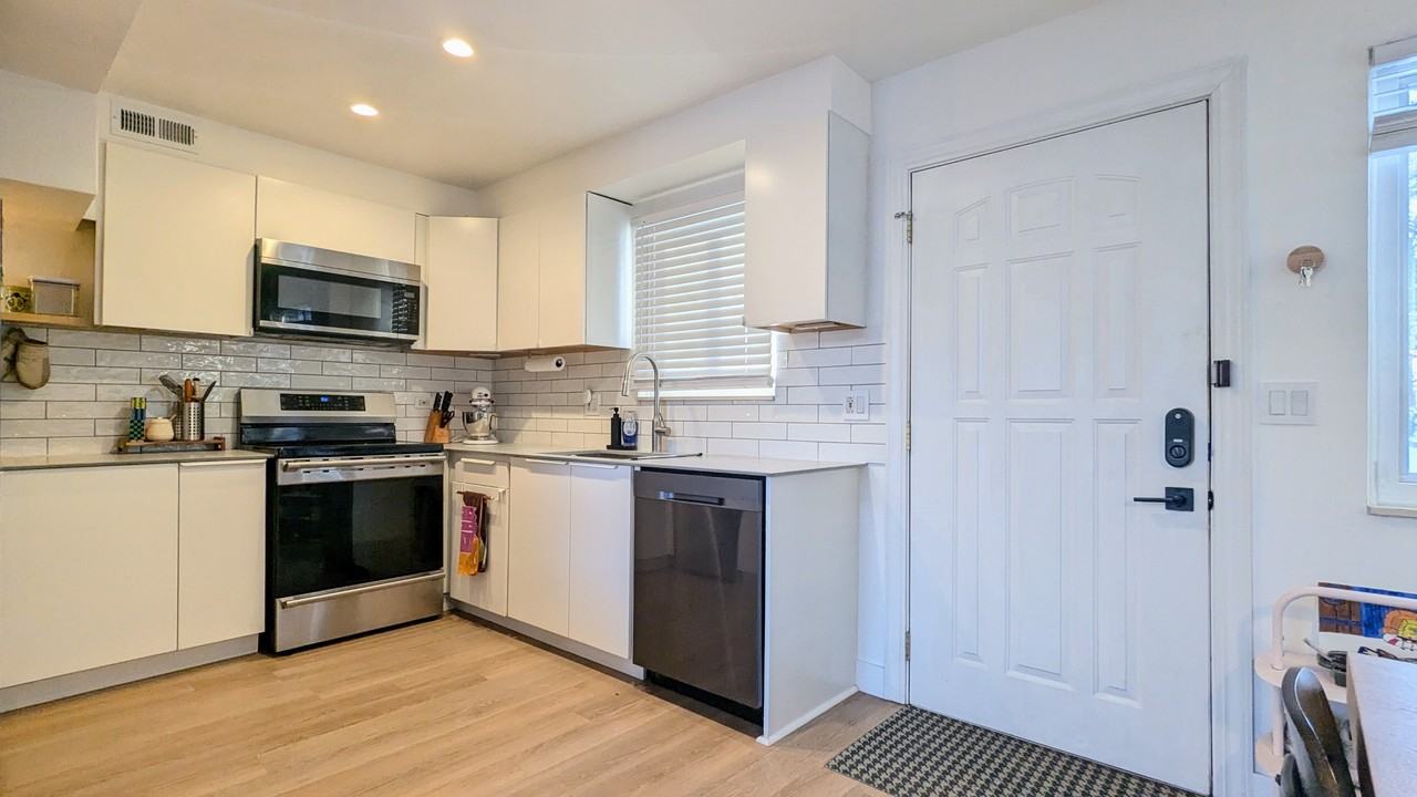 1030 Casa Dr #1 - Photo 4 of 18