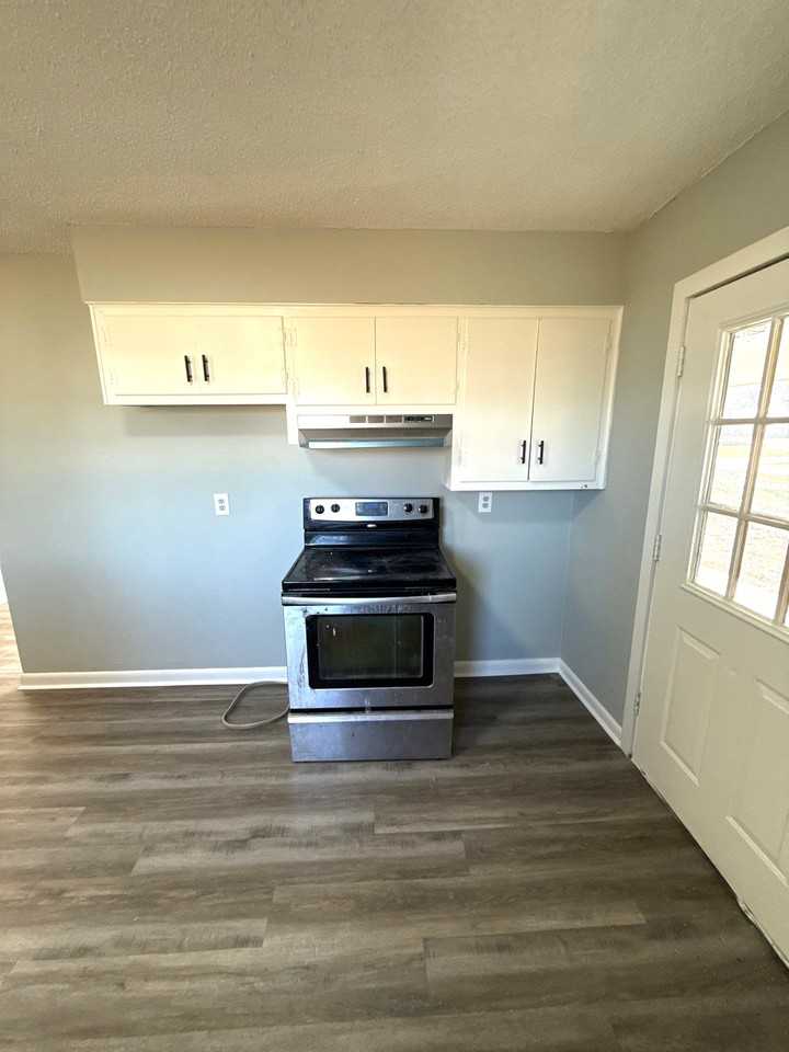 102 Honeysuckle St #1 - Photo 3 of 11