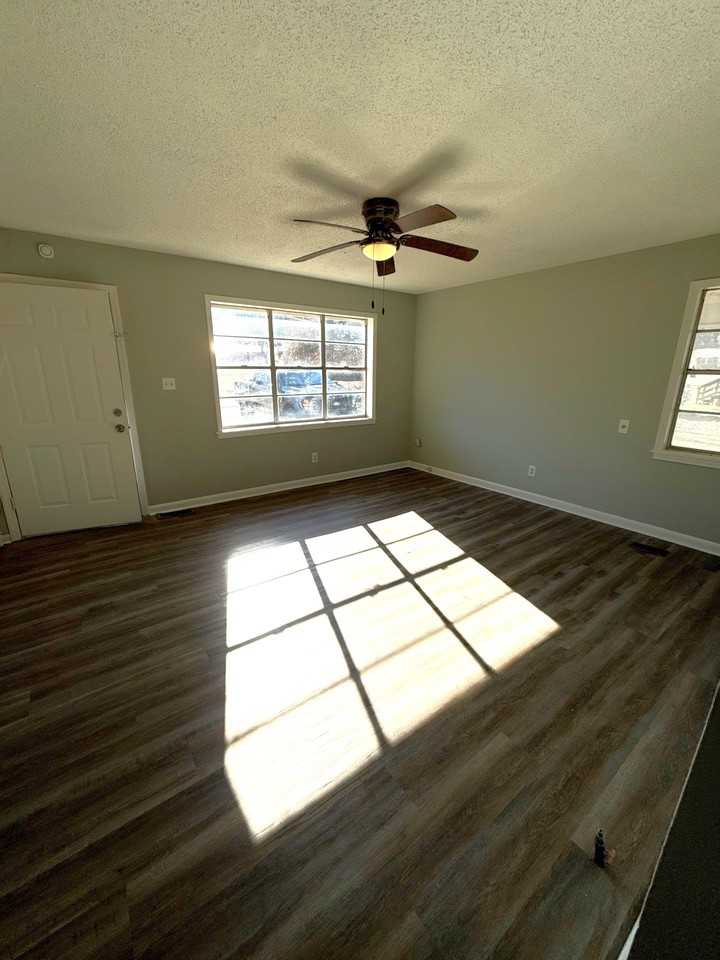 102 Honeysuckle St #1 - Photo 5 of 11