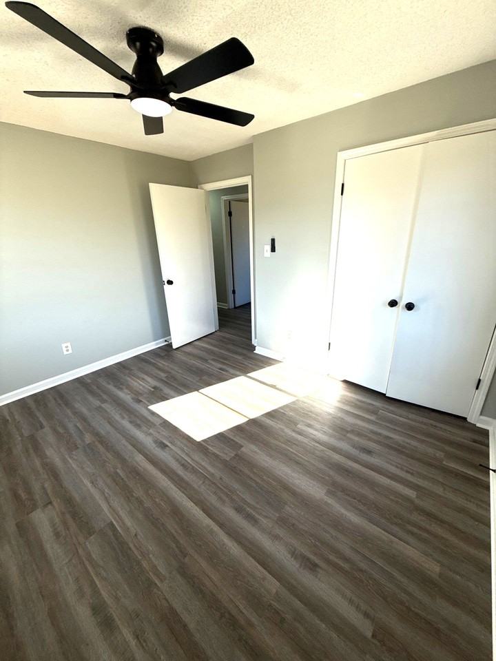 102 Honeysuckle St #1 - Photo 7 of 11