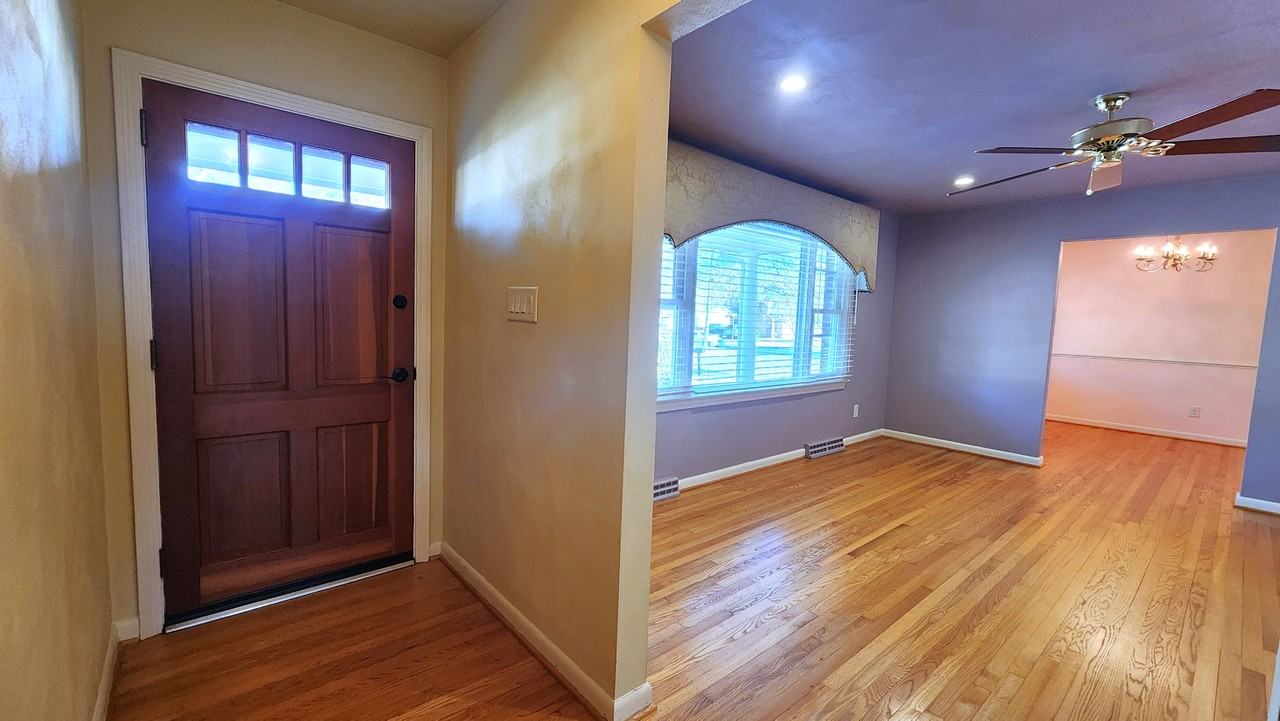 305 Woodbridge Dr #1 - Photo 3 of 23