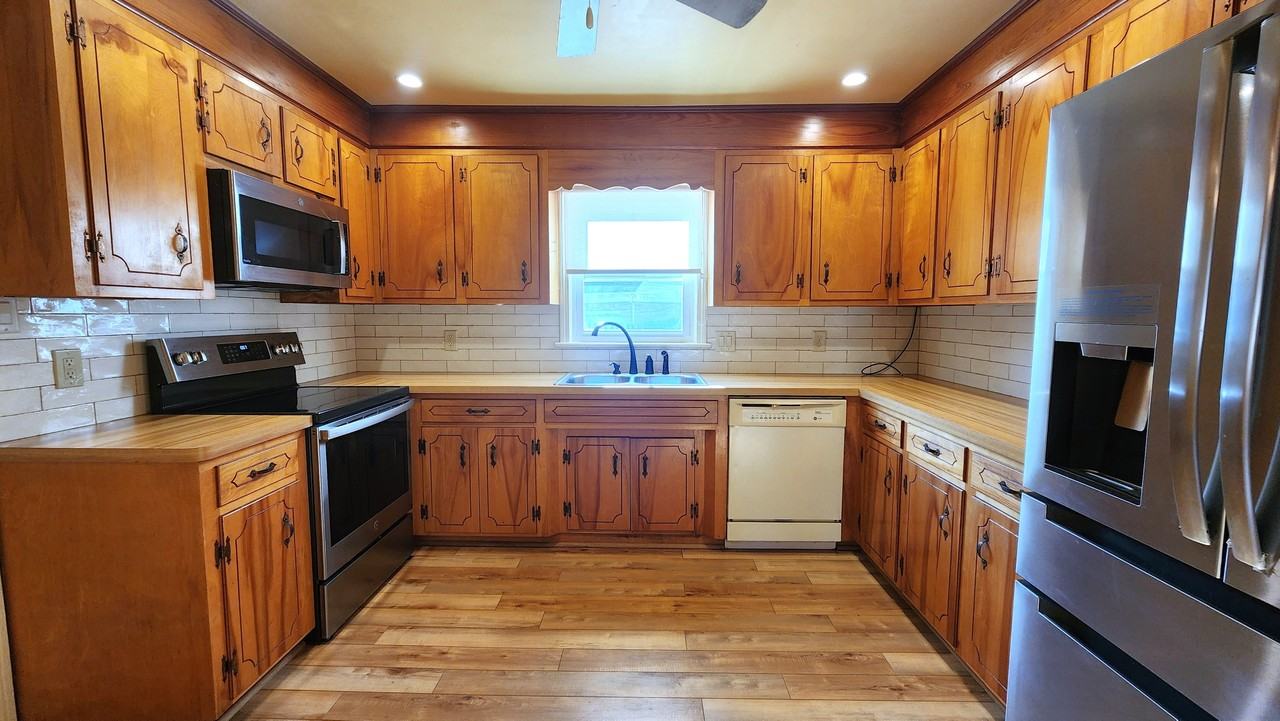 305 Woodbridge Dr #1 - Photo 6 of 23