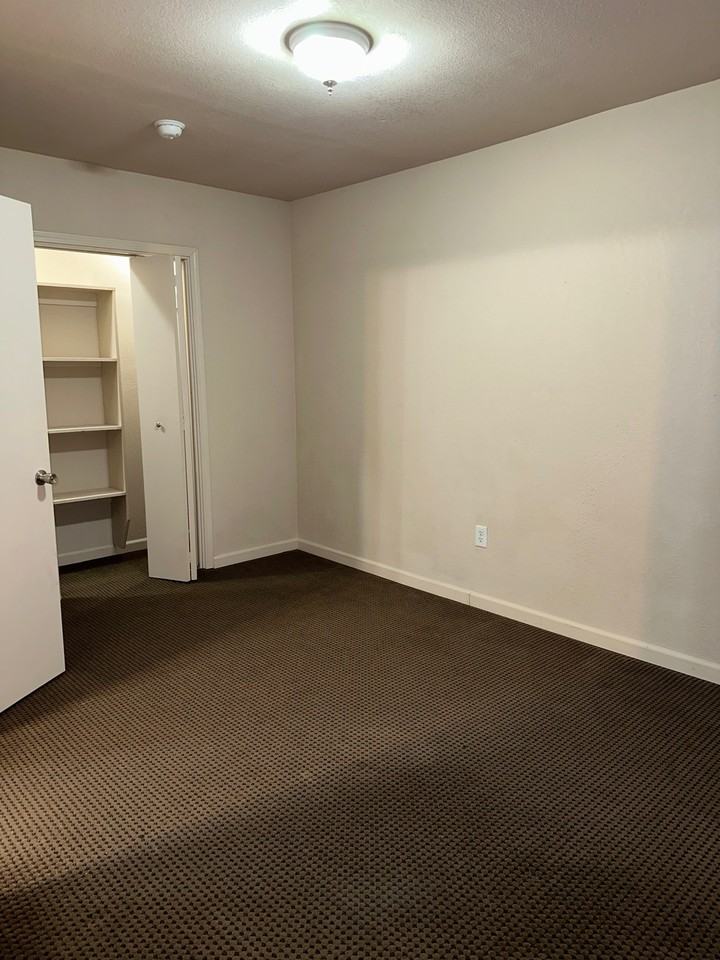 1517 N Jackson St #1 - Photo 5 of 18