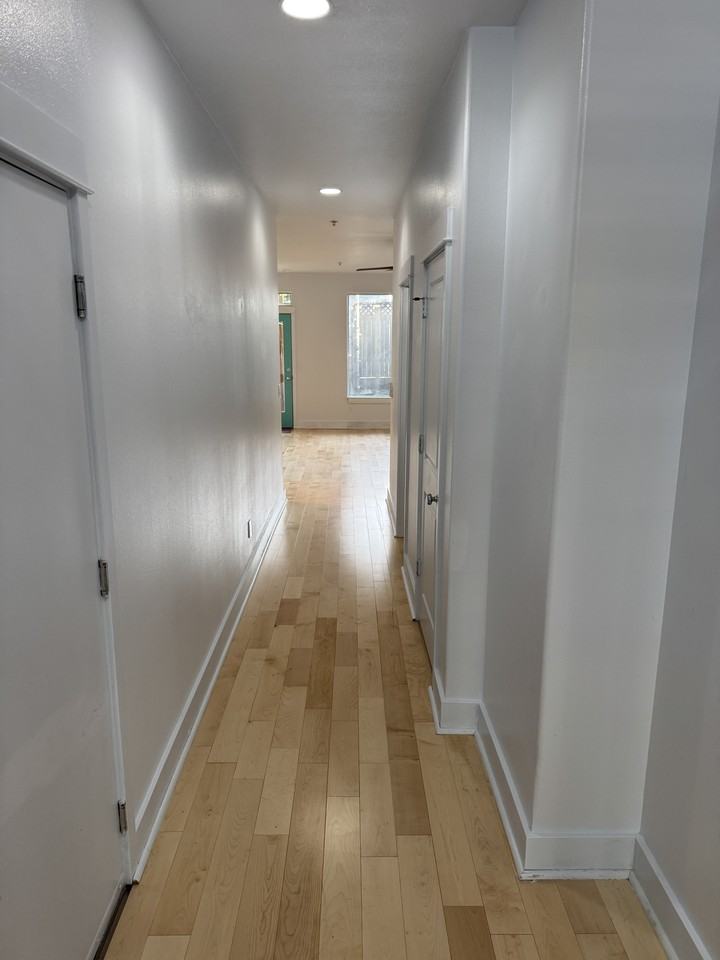 1924 Ne 50th Way #SF - Photo 4 of 19