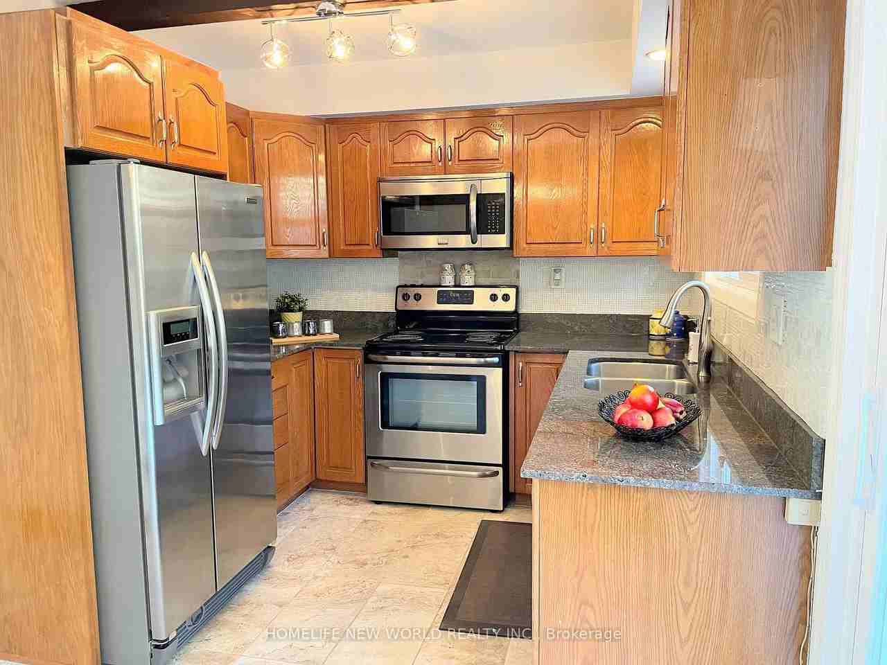 58 Marathon Crescent - Photo 2 of 33