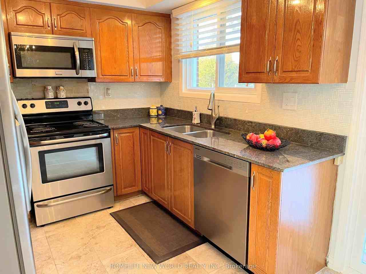 58 Marathon Crescent - Photo 3 of 33