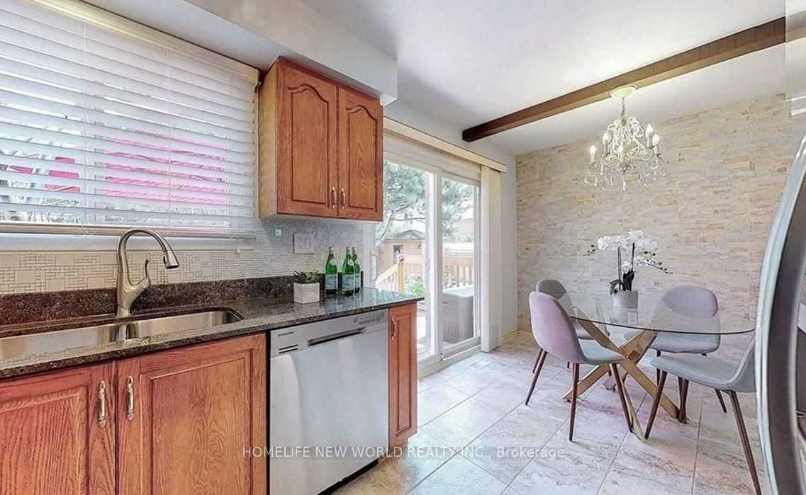 58 Marathon Crescent - Photo 4 of 33