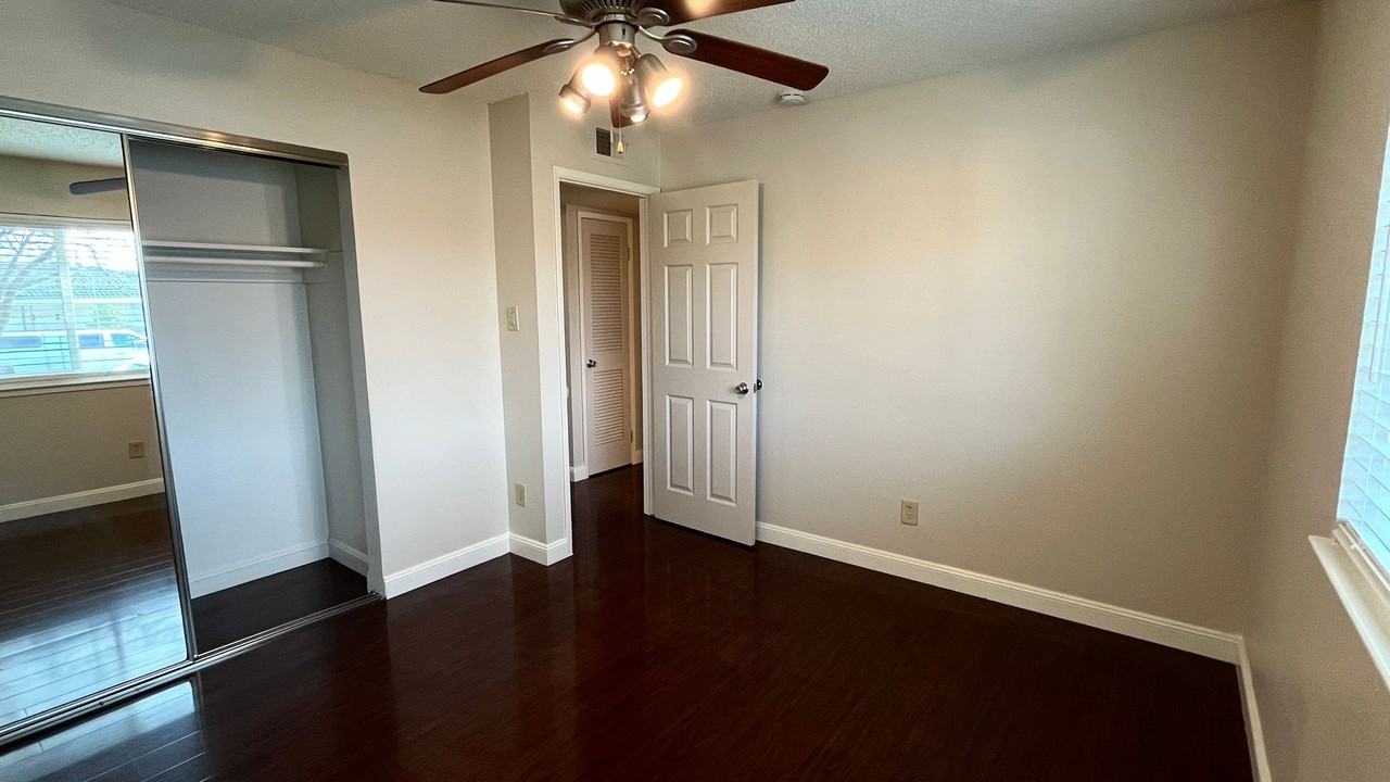 Elegante - Photo 2 of 50