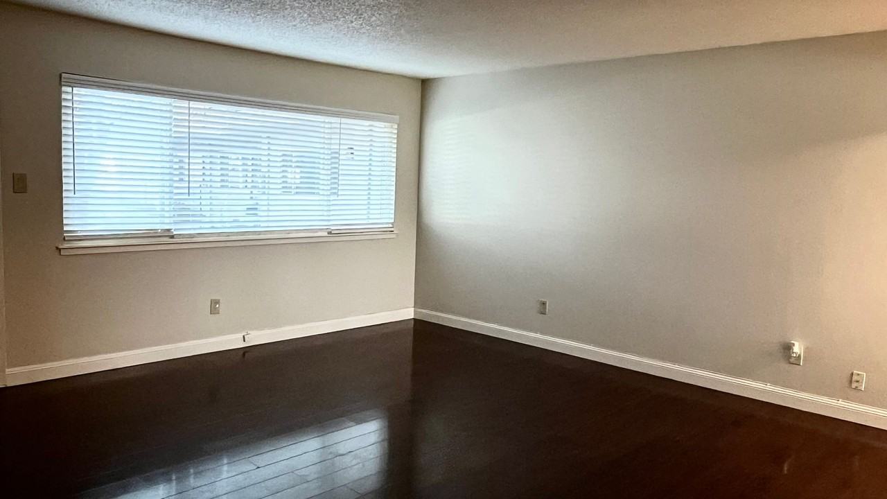 Elegante - Photo 3 of 50