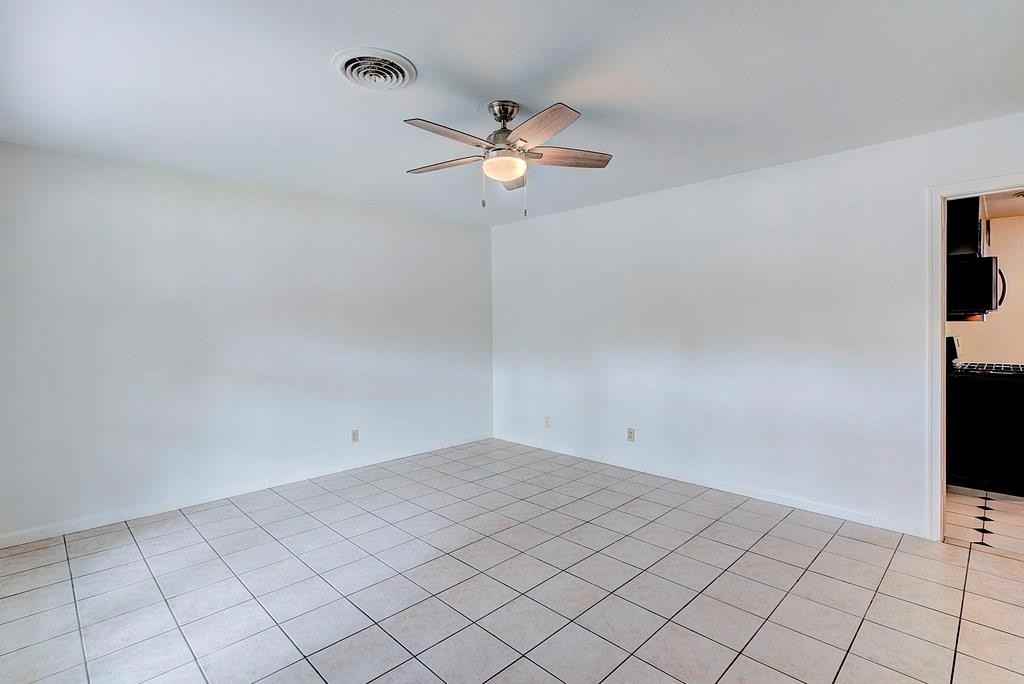 202 Prairie Dell - Photo 3 of 10