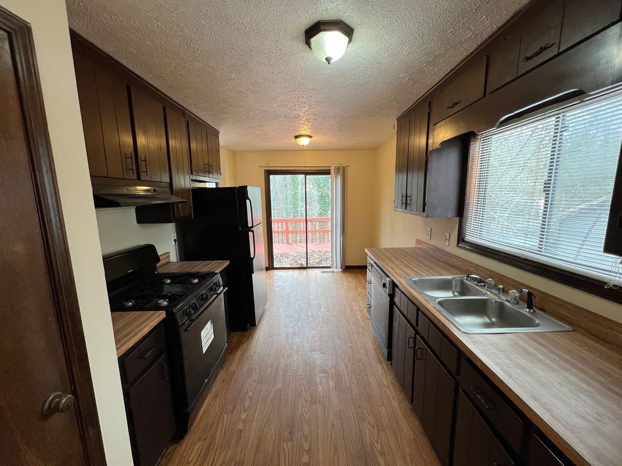 2332 Goodwood Dr Sw - Photo 7 of 17