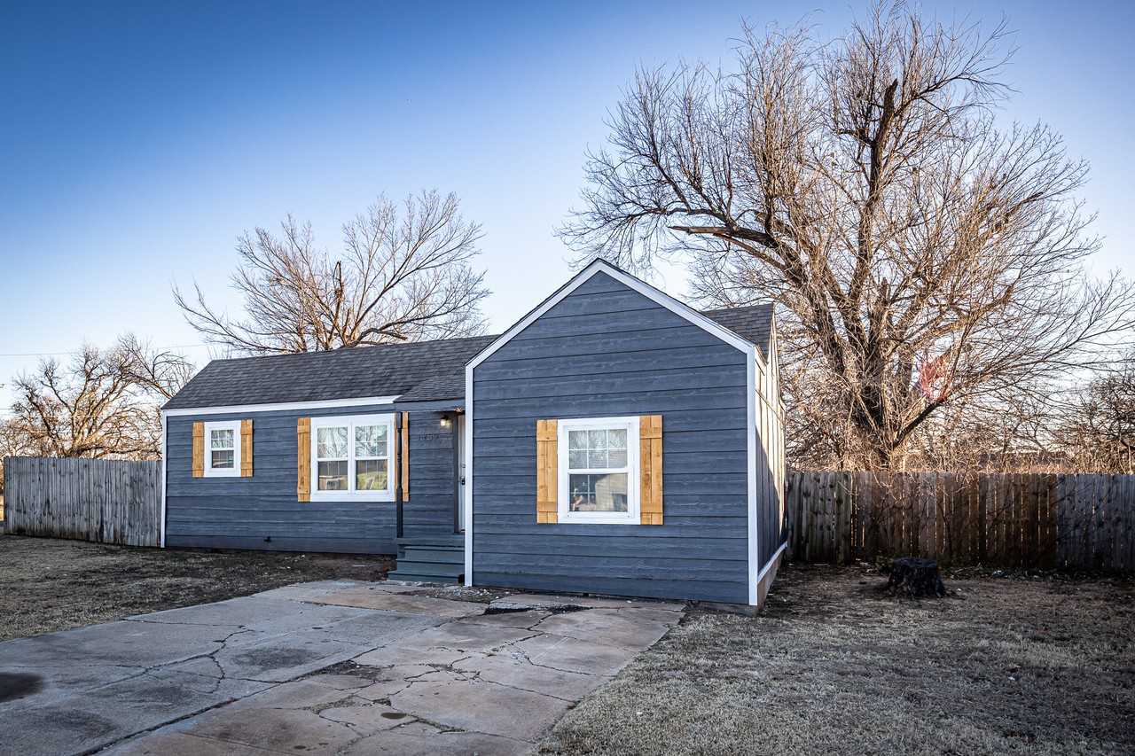 1702 Nw Euclid Ave #1 - Photo 3 of 29