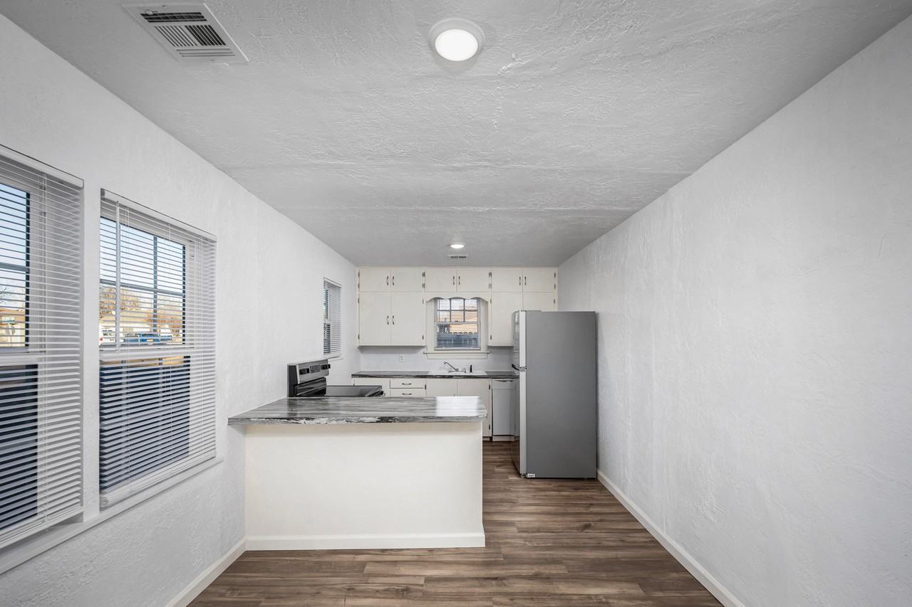 1702 Nw Euclid Ave #1 - Photo 6 of 29