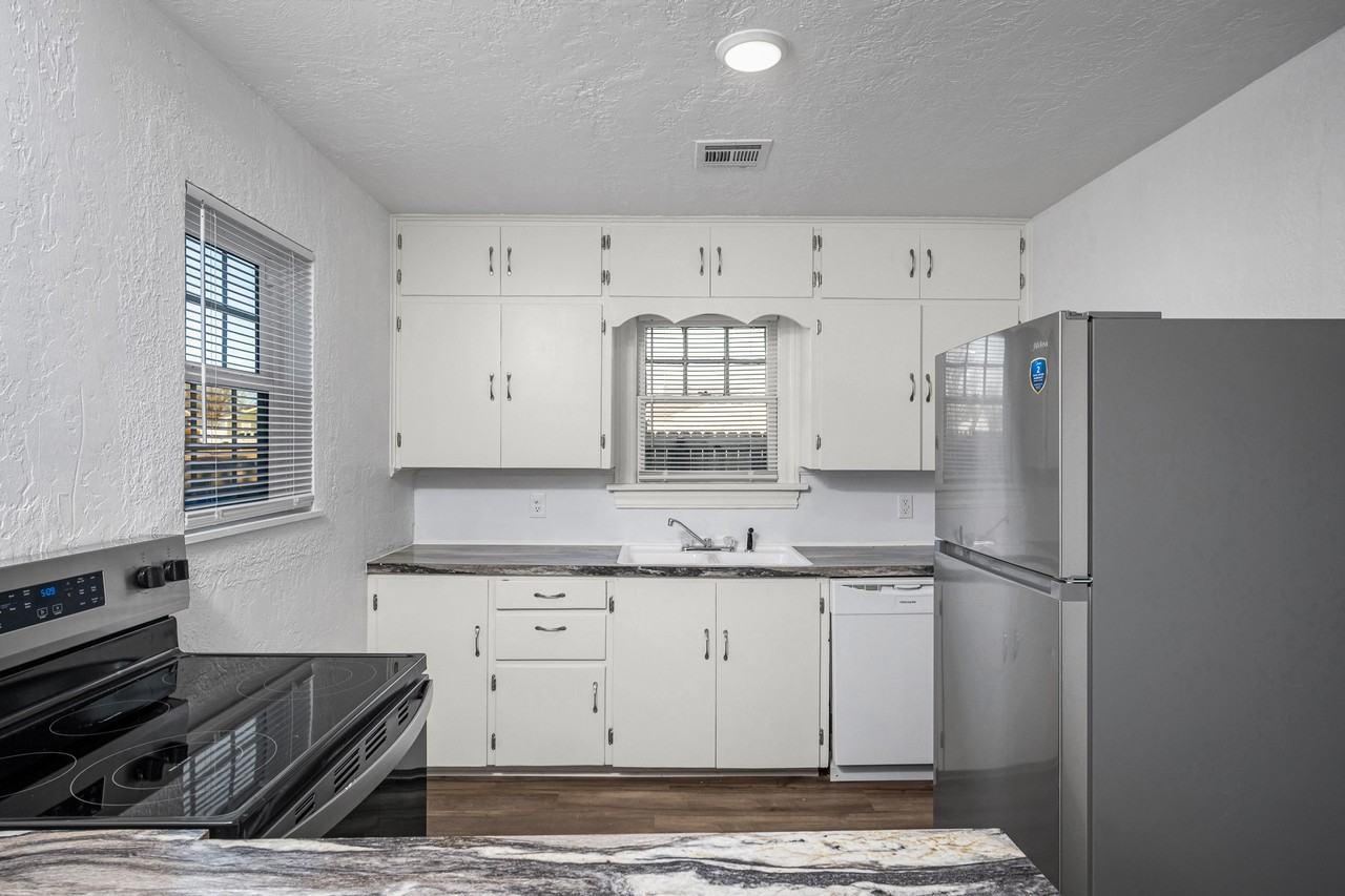 1702 Nw Euclid Ave #1 - Photo 7 of 29