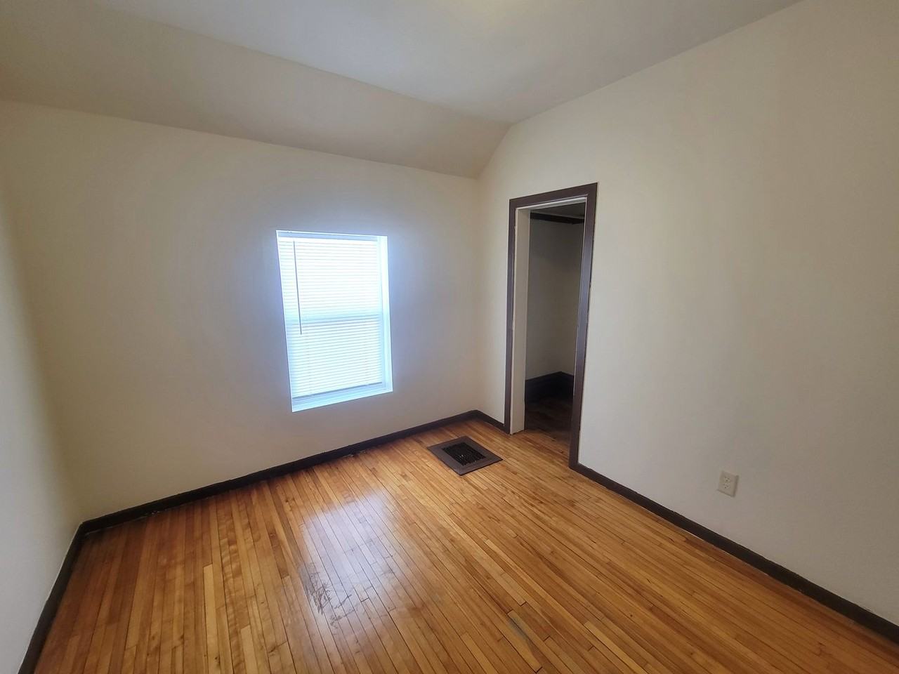 410 Congress St - Photo 4 of 11