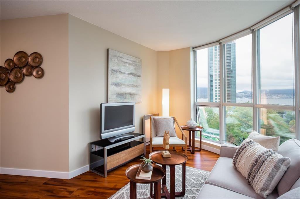 555 Jervis Street - Photo 2 of 17