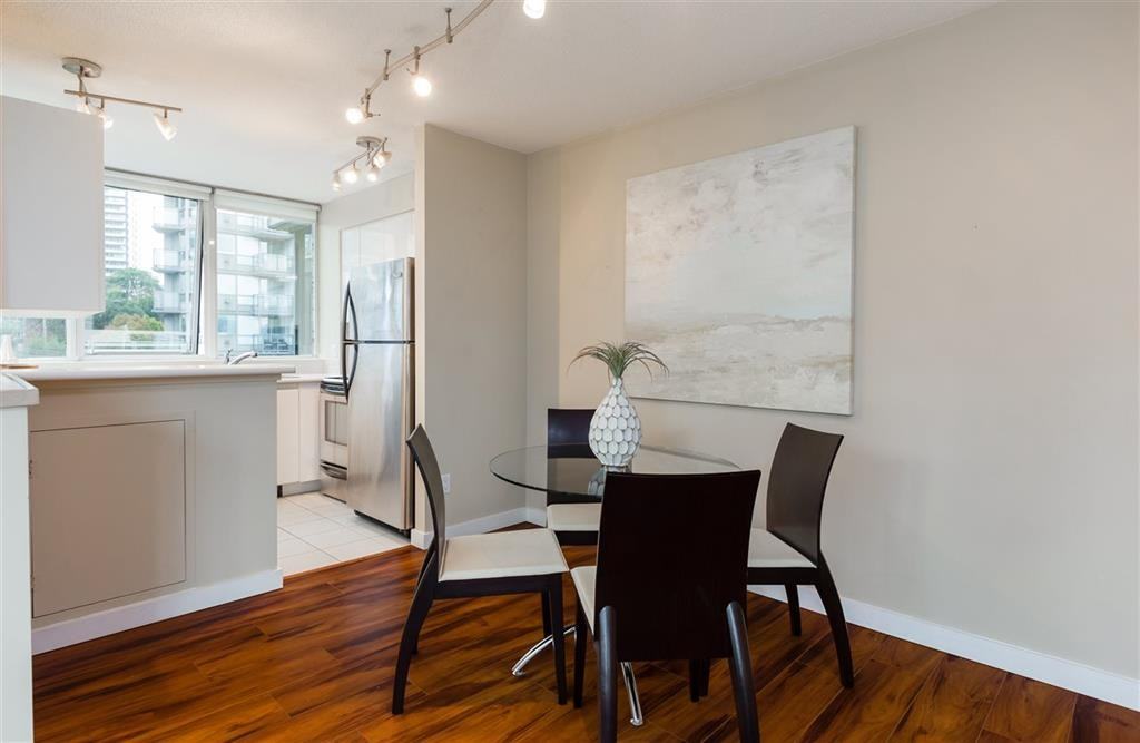 555 Jervis Street - Photo 4 of 17