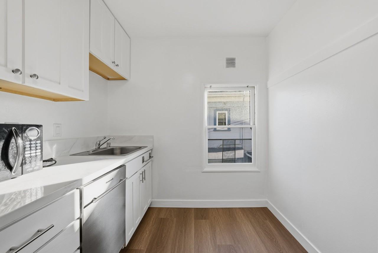 1829 Berkeley WayUnit F #1829F - Photo 7 of 15