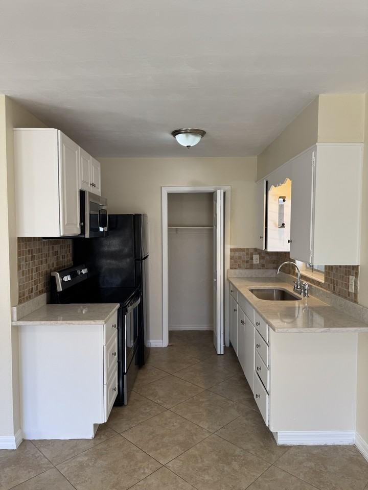 1604 8th Ave W #1 - Photo 3 of 12