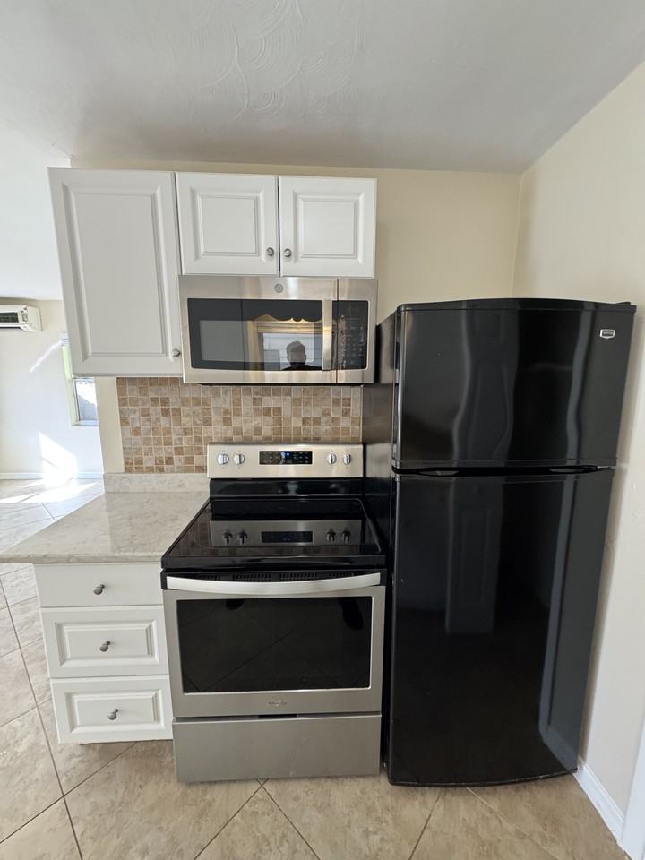 1604 8th Ave W #1 - Photo 4 of 12