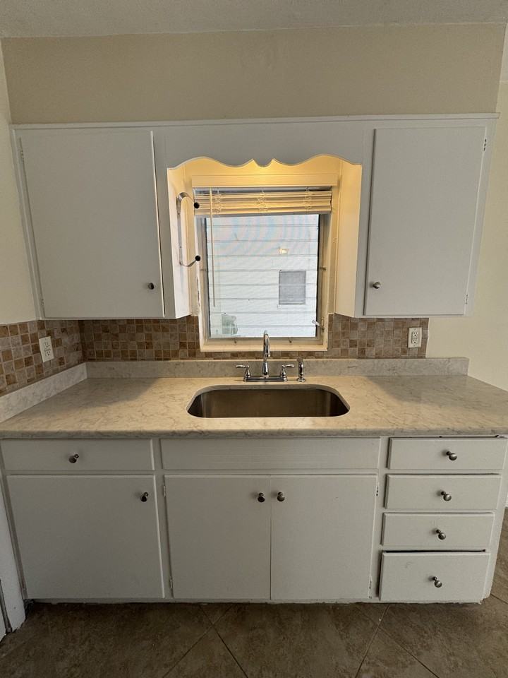 1604 8th Ave W #1 - Photo 5 of 12