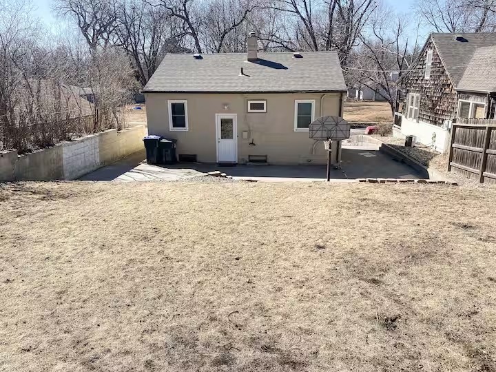 2208 S Covell Ave #1 - Photo 3 of 14