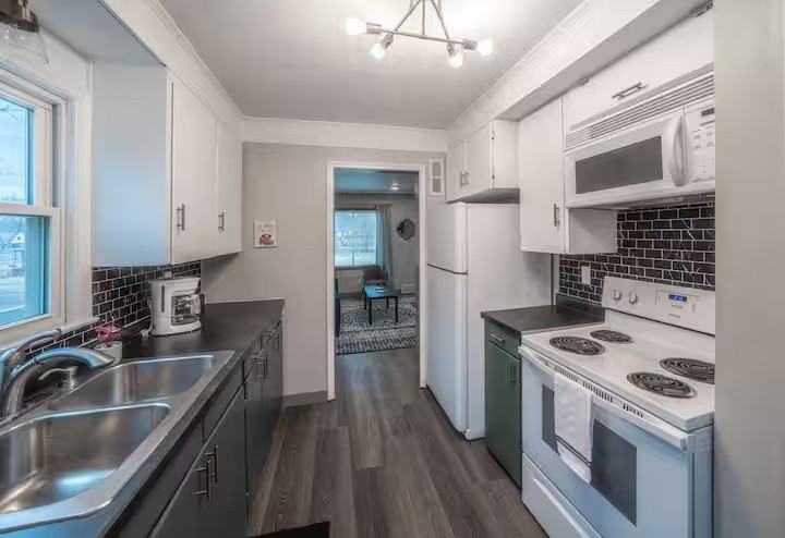 2208 S Covell Ave #1 - Photo 5 of 14