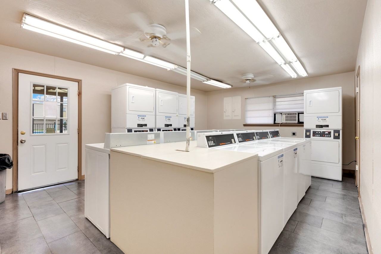 Regency Apartments - Photo 5 of 28