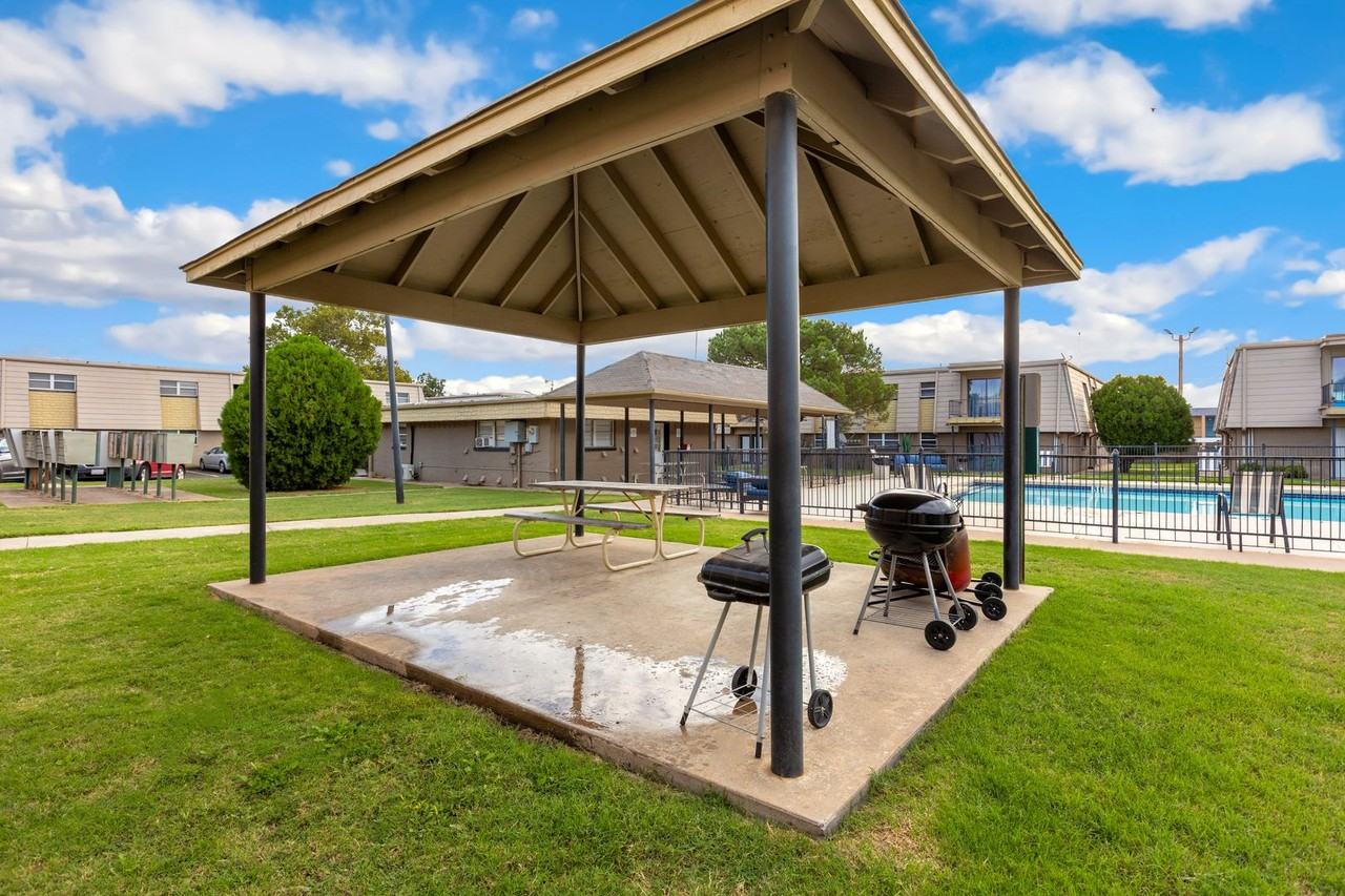 Regency Apartments - Photo 6 of 28