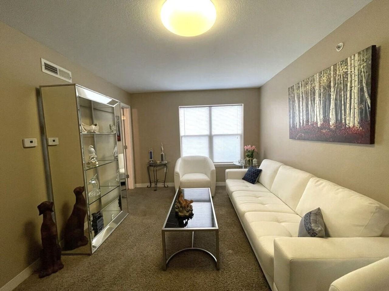 Kansas Villas - Photo 2 of 18