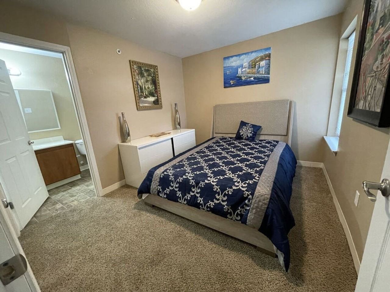 Kansas Villas - Photo 3 of 18