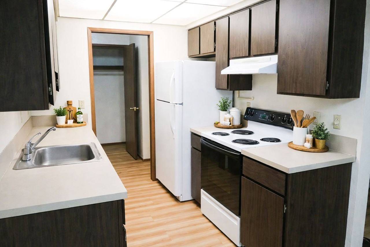 8732 Phinney Ave N #302 - Photo 3 of 9