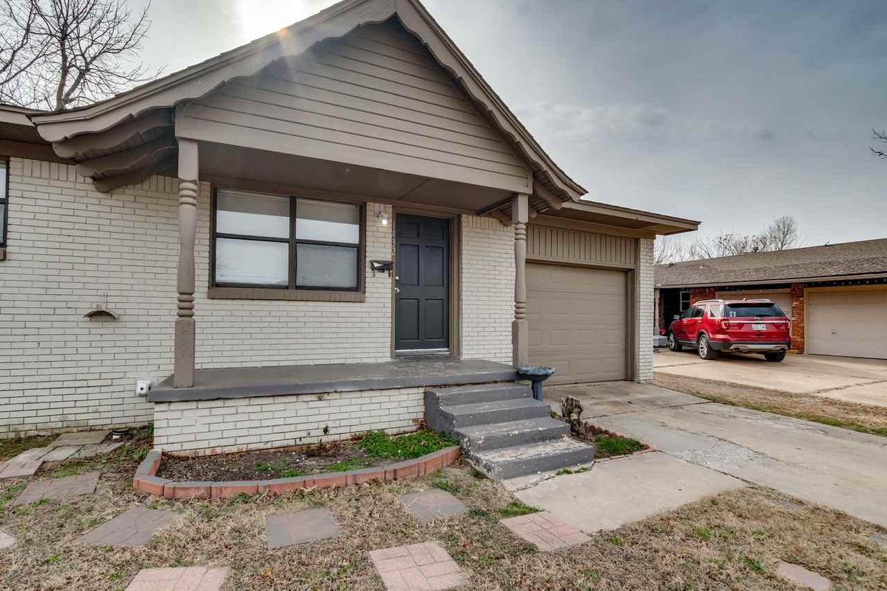 1432 Sw 61st Ter - Photo 4 of 41