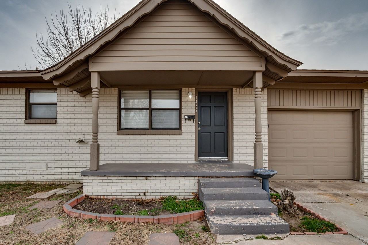 1432 Sw 61st Ter - Photo 5 of 41