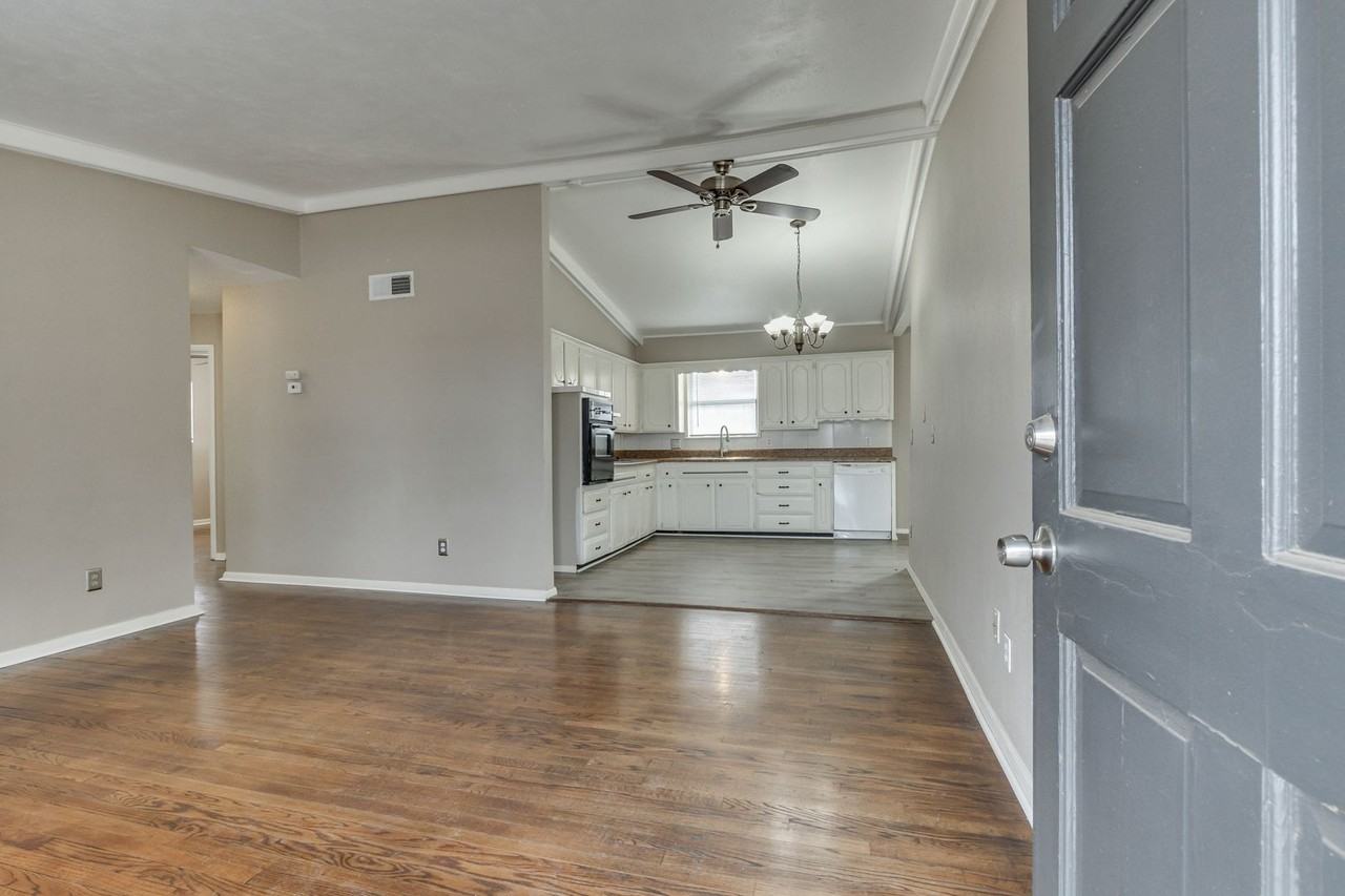 1432 Sw 61st Ter - Photo 6 of 41