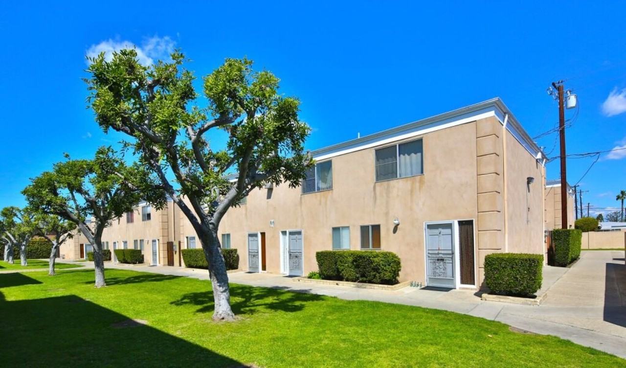 Townhome 2 bed 1.5 Bath in Anaheim - Photo 5 of 9