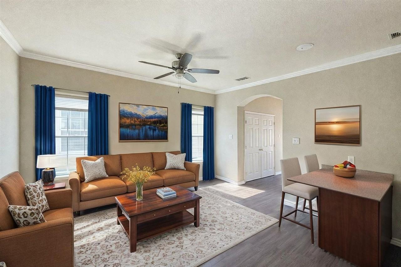 811 S Wilson St - Photo 2 of 22