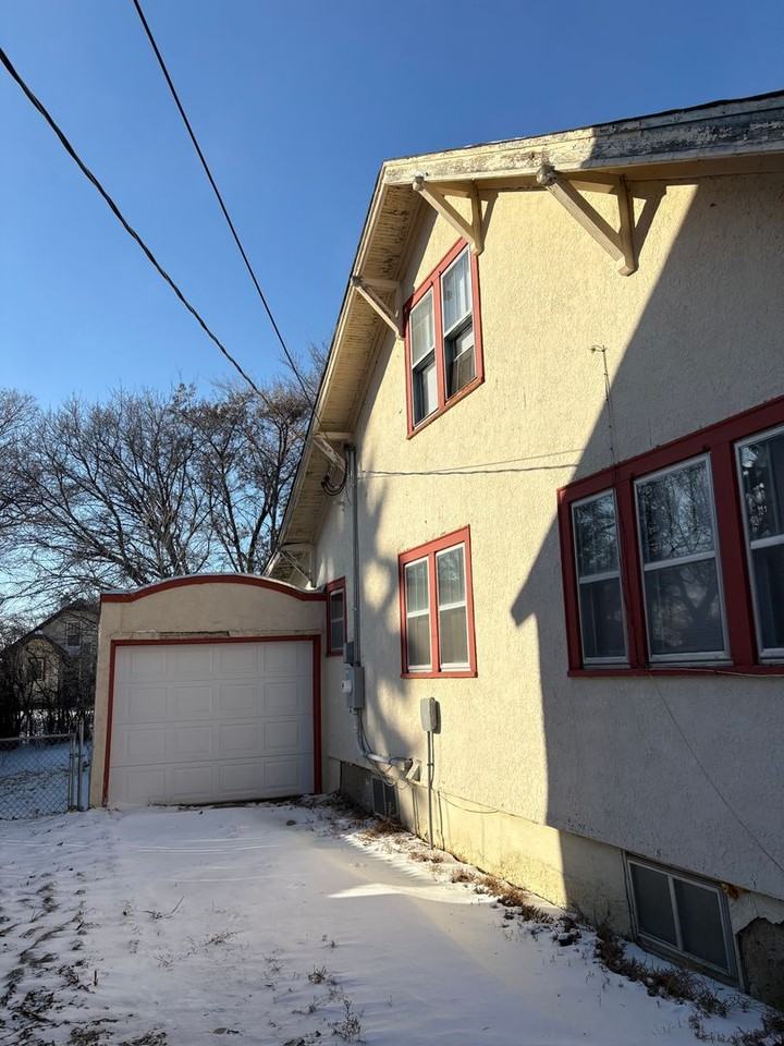 617 Lake St - Photo 2 of 21