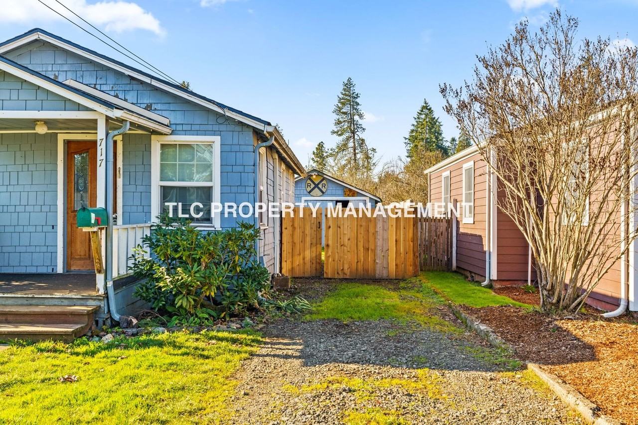 717 S 2nd St - Photo 4 of 21