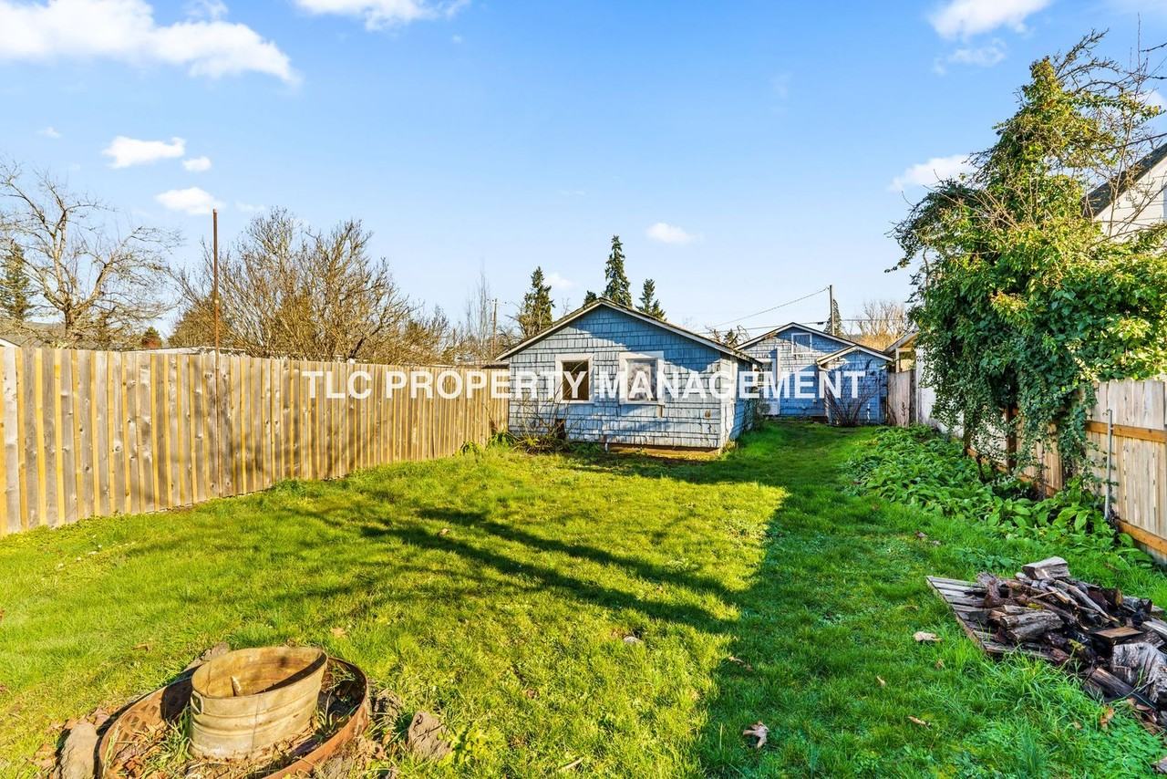 717 S 2nd St - Photo 6 of 21