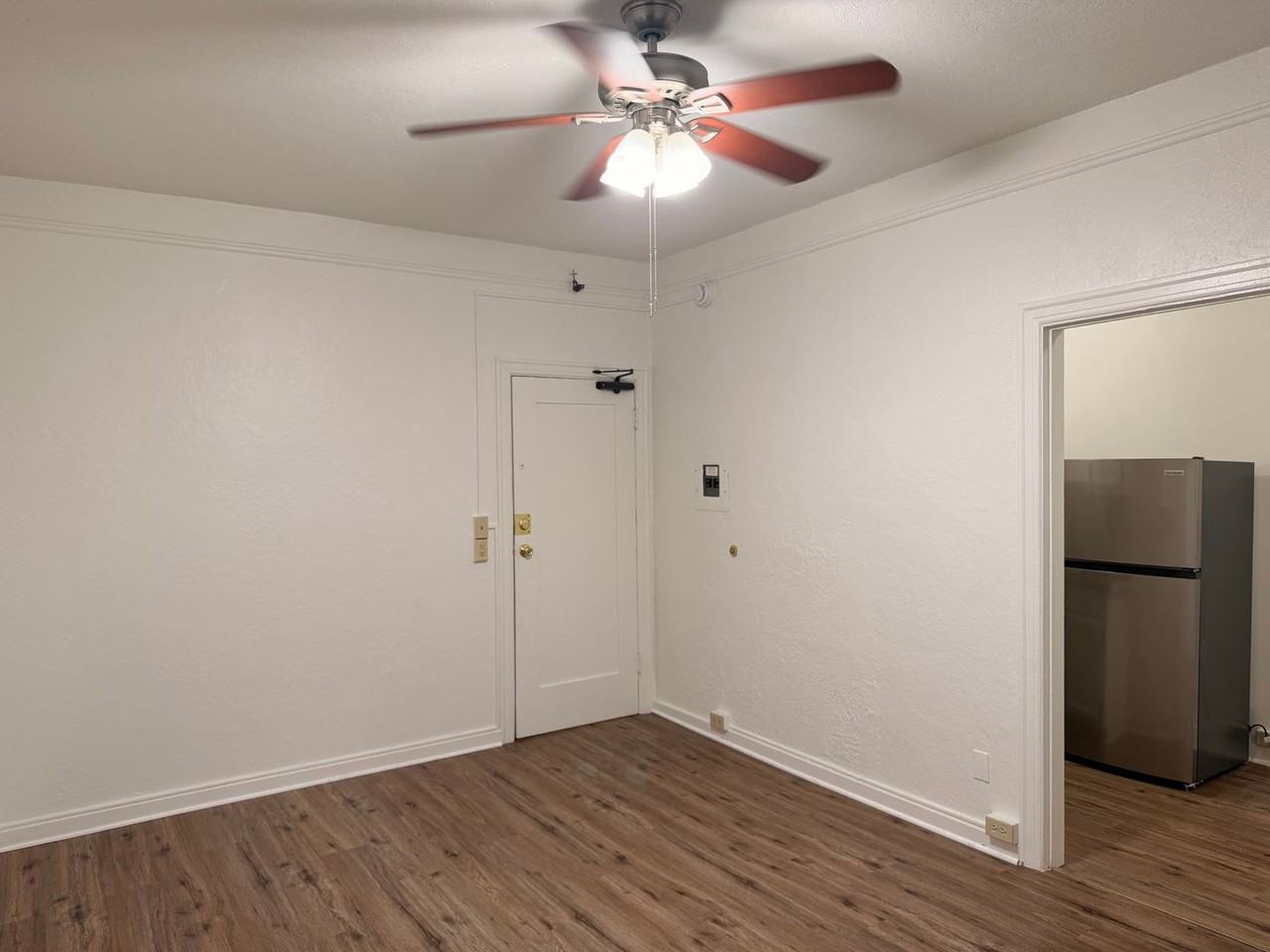 222-1716 N EDGEMONT ST - Photo 3 of 21