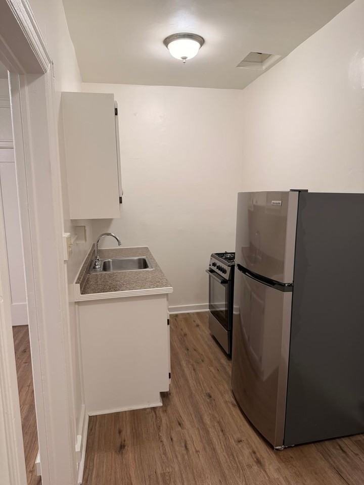 222-1716 N EDGEMONT ST - Photo 5 of 21