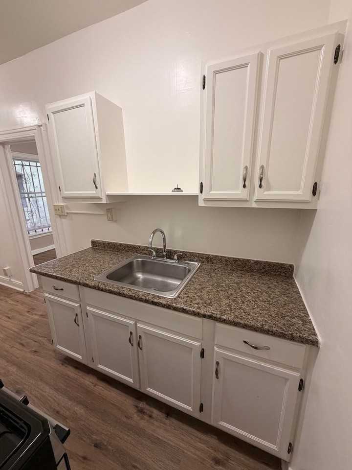 222-1716 N EDGEMONT ST - Photo 7 of 21